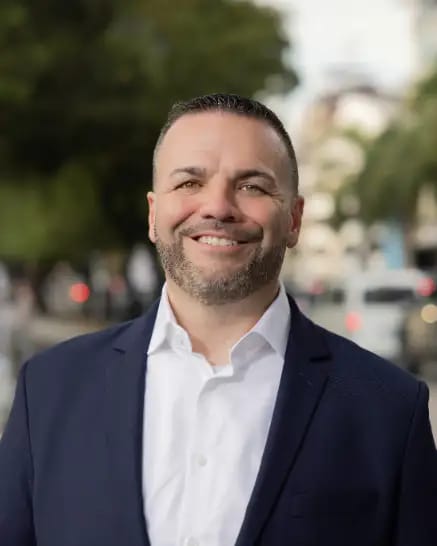 Outdoor corporate portrait photographer — Santo Domingo